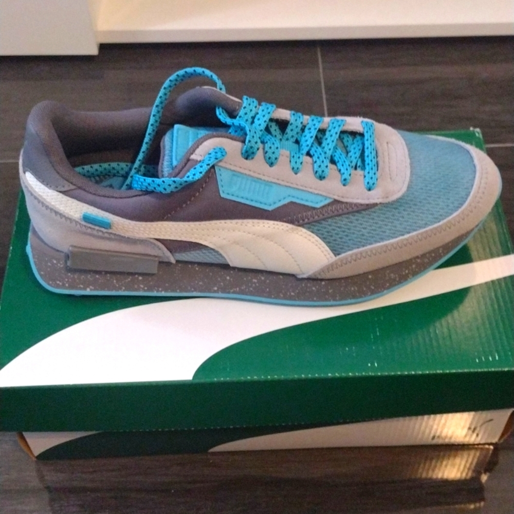 New Puma Future Rider TR3K sz 9.5 scuba blue and gray